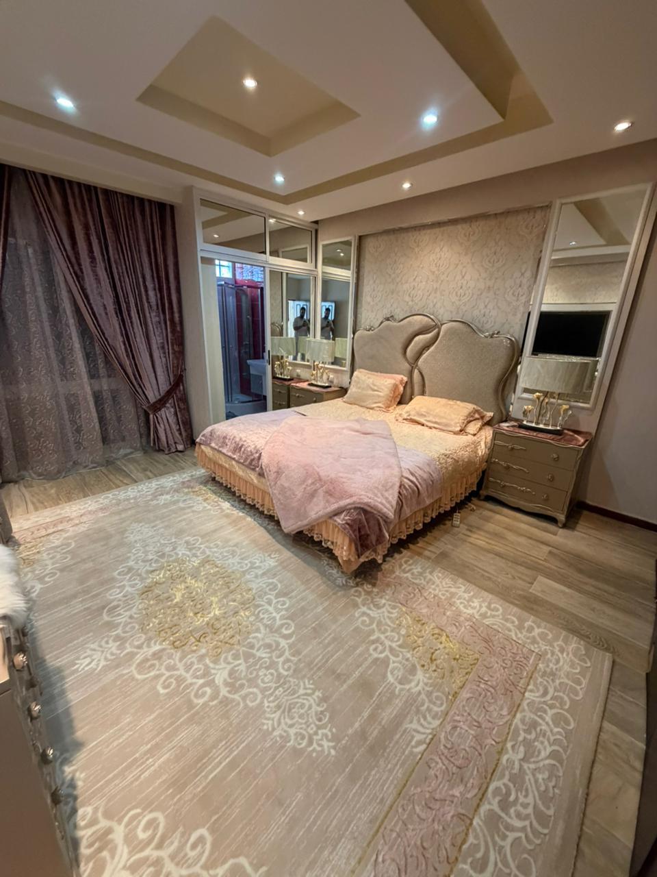 Vende-se SUPER LUXUOSA moradia Mobilada T6+2 no condomínio Aisha garden no Triunfo — Triunfo, Maputo