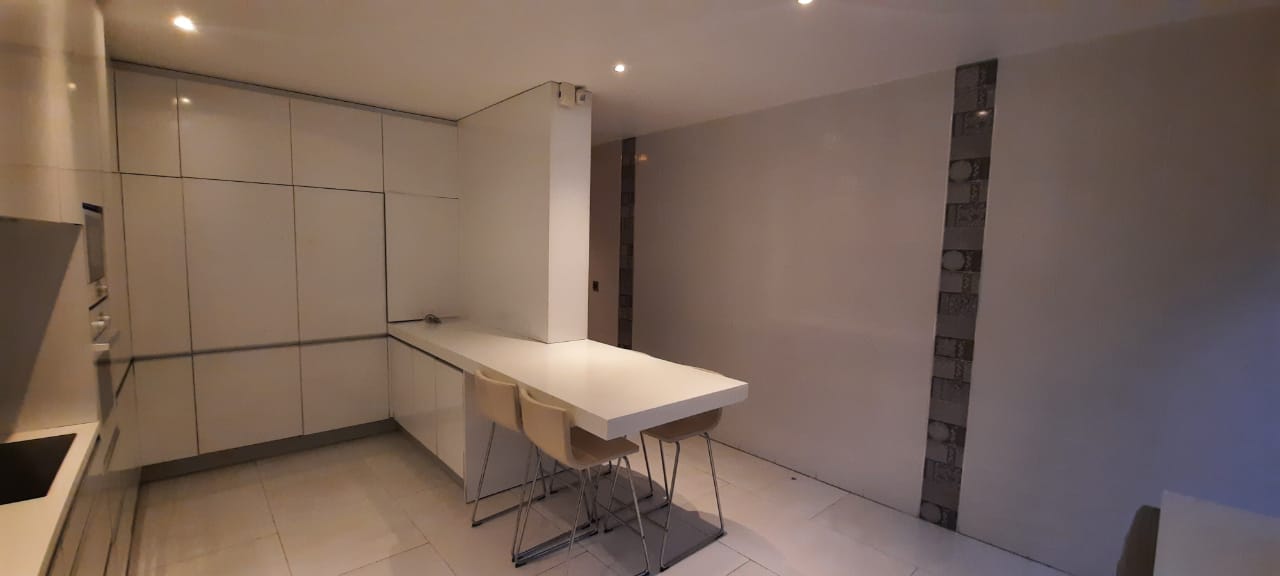 Luxuosa Moradia T4 no Condomínio Bela Vista — Sommerschield II, Maputo