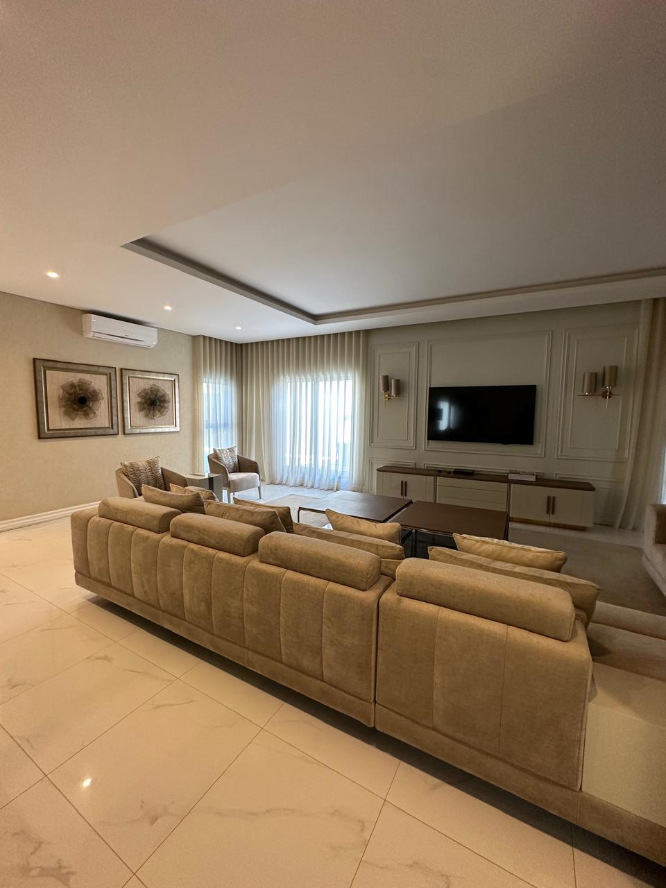 Vende-se luxuosa moradia t5 mobilada no condomínio sommerschield gardens