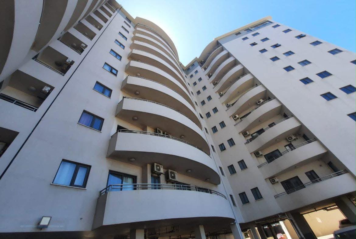 Arrenda-se Apartamento T3 2 Andar Com Vista Ao Mar, Sem Mobília No Condomínio Karibu, Próximo Ao hotel Glória Na Av. Marginal,