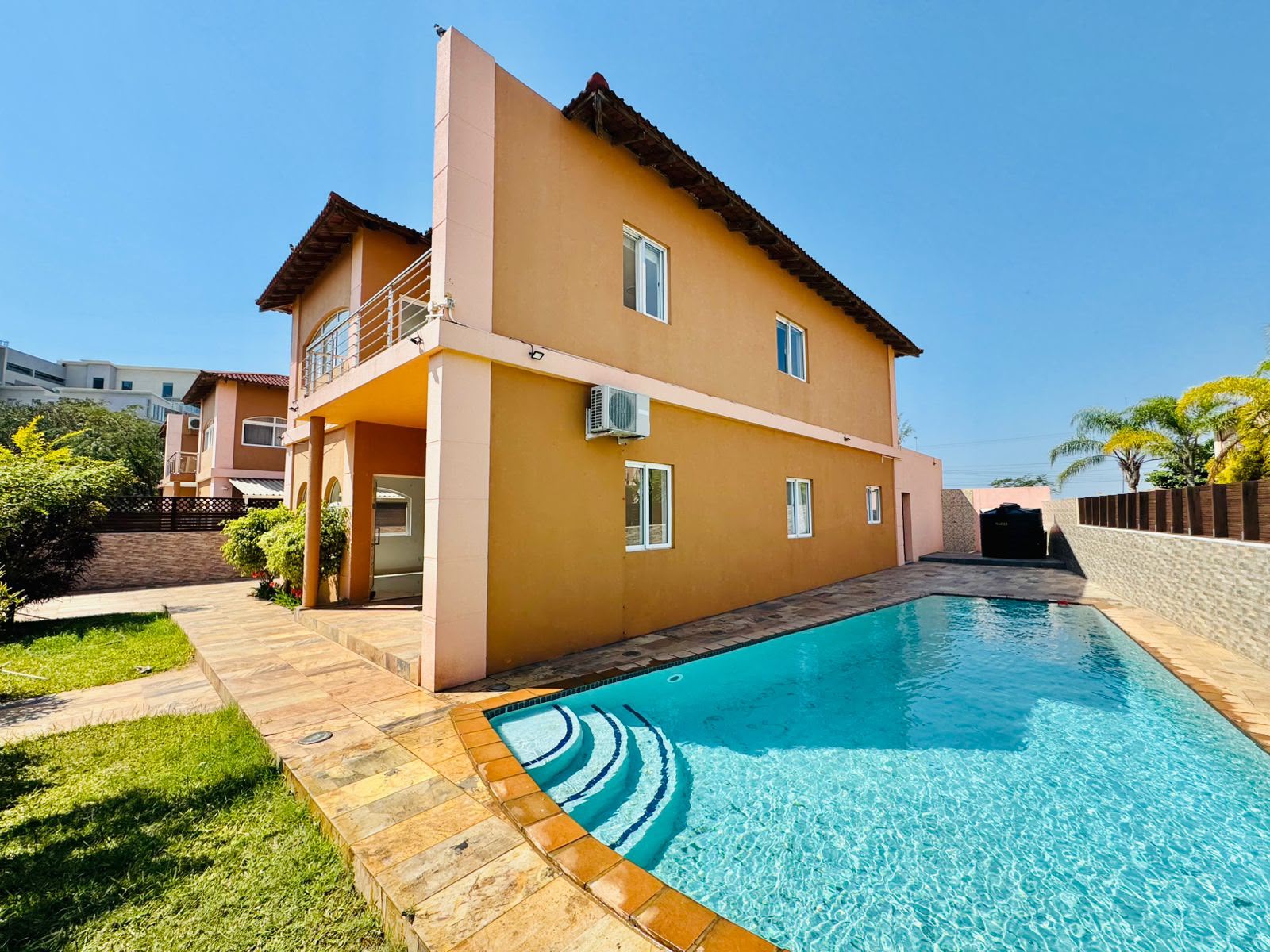 Arrenda-se moradia t3 no condominio triunfo