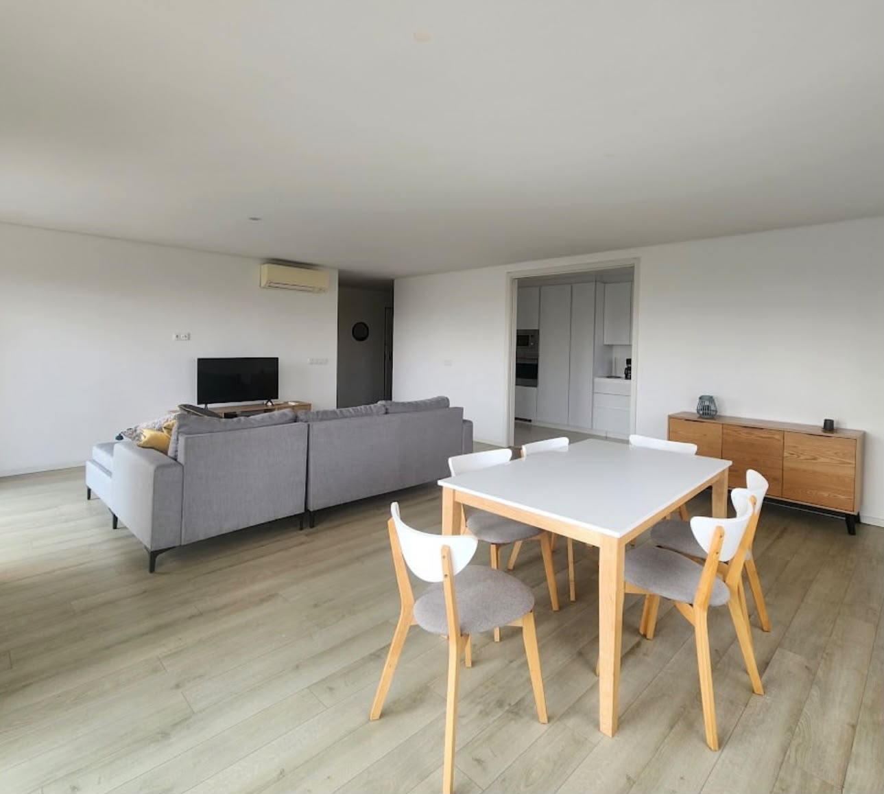 ARRENDA-SE LUXUOSO Apartamento T3 Polana Residence — Polana, Maputo