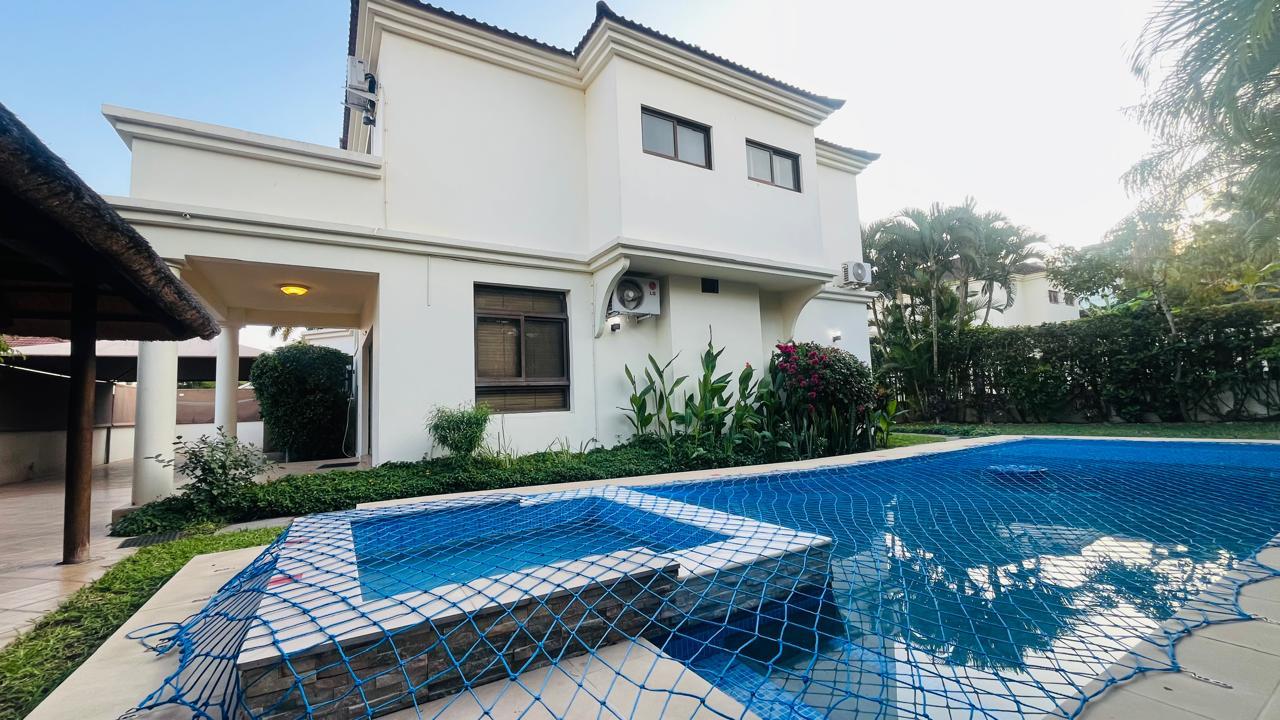 Arrenda-se luxuosa moradia t4 completamente reabilitada no condomínio Sommershild Estates na Sommerschield 2